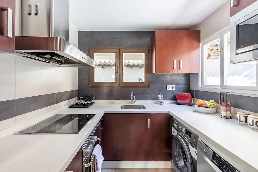 Apartamento Con Terraza A 4 Minutos De La Catedral Granada 0*,  Spain