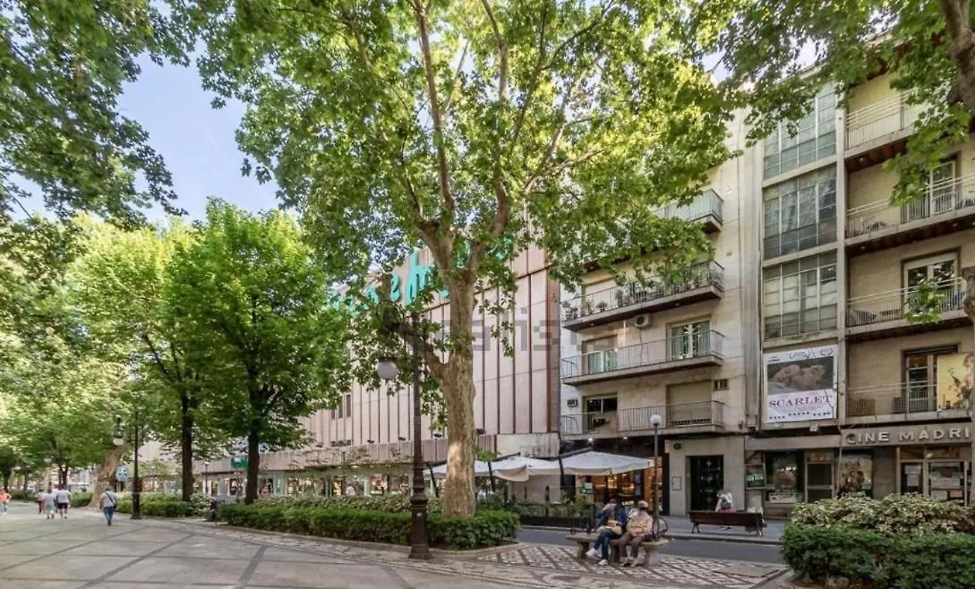 Apartamento Con Terraza A 4 Minutos De La Catedral Granada Spain